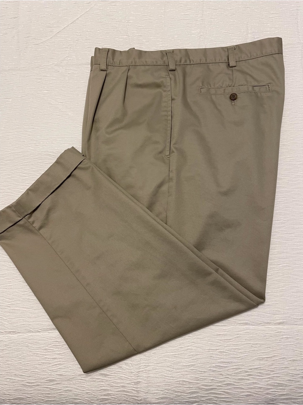 Izod Men's Pleated Chinos in Tan